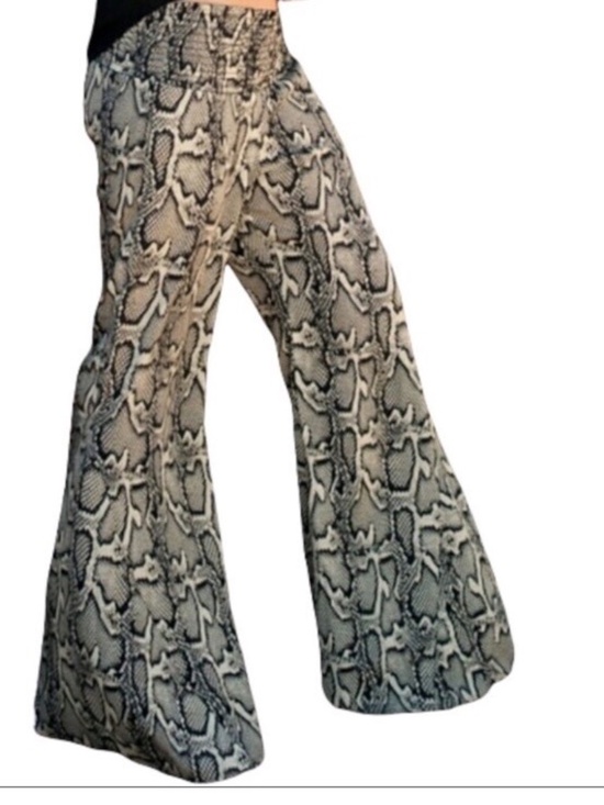Show me Your Mumu Python Snake Print Wide Leg Bell Bottom Boho Pull On Pants L - Picture 2 of 4
